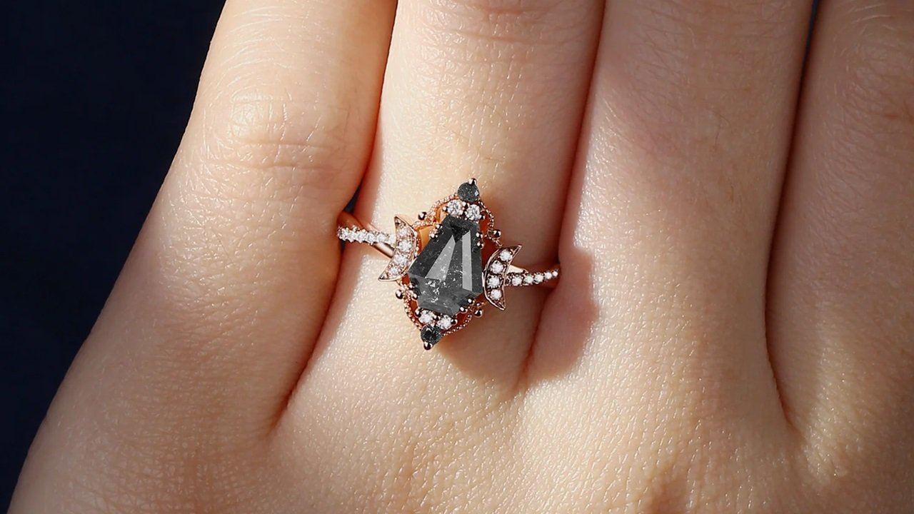 Custom StarlandUS’s Salt and Pepper Diamond Rings: A Personalized Touch